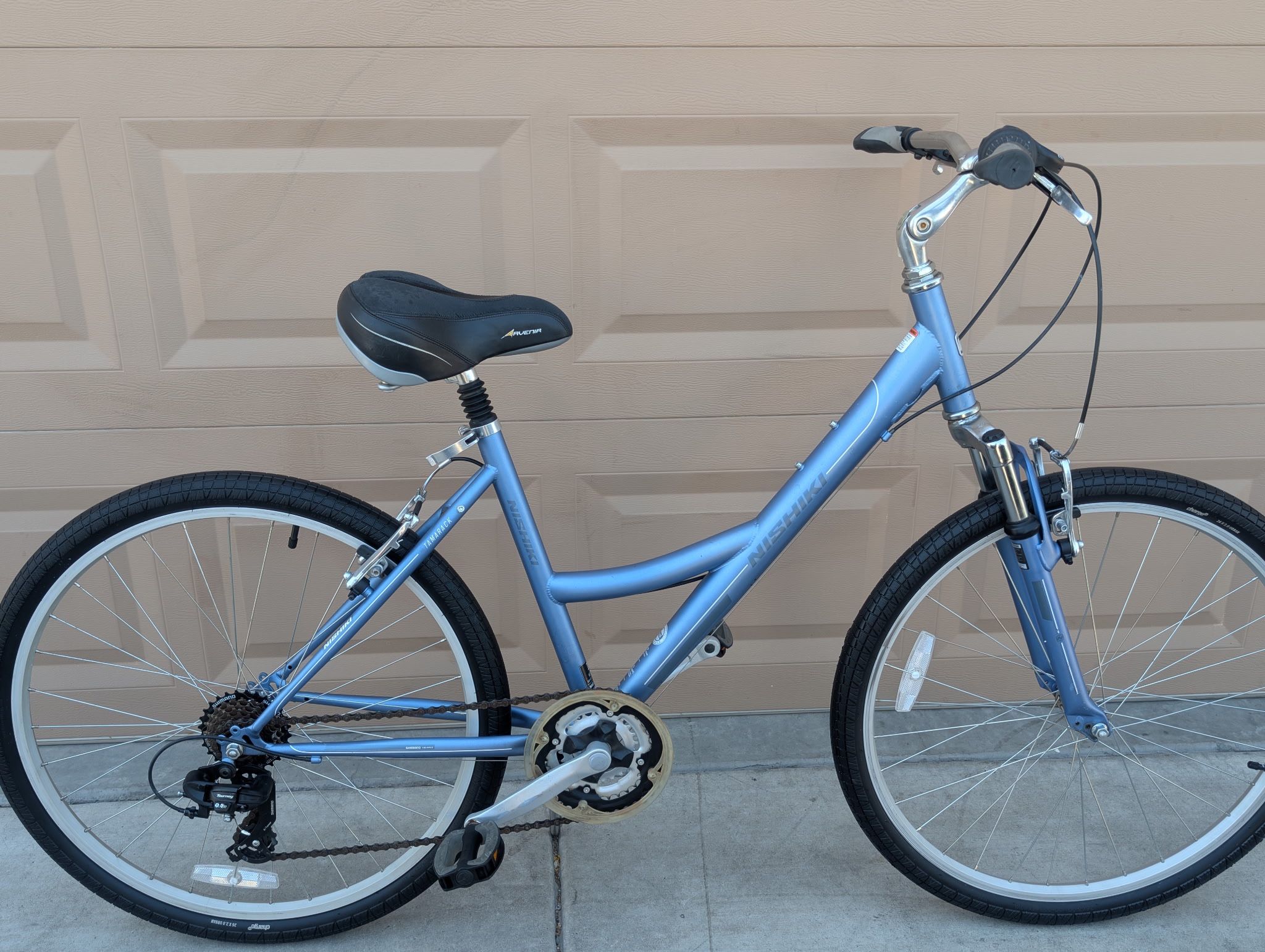 26"x2.0. NISHIKI TAMARACK WOMENS HYBRID BIKE. 21 SPEEDS.  FRESHLY TUNE UP. EXCELLLENT CONDITION 👌🏼