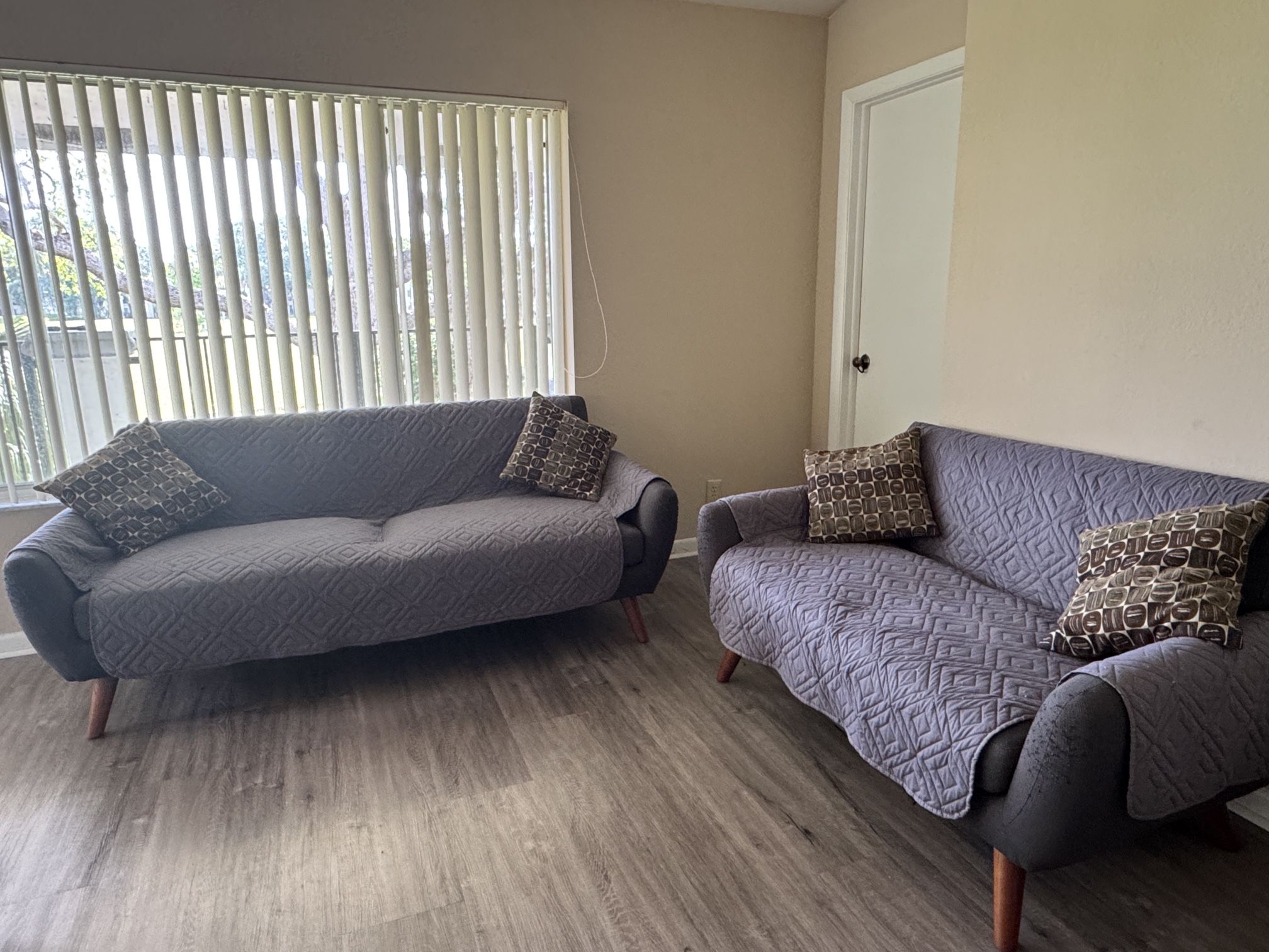2-Piece Sofa & Loveseat Set + 4 Toss Pillows - PICK UP ONLY