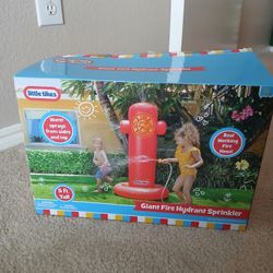 New Little Tikes Giant Fire Hydrant Sprinkler 