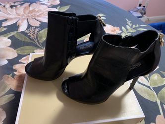Michael Kors, Black Leather Bootie, Size 8