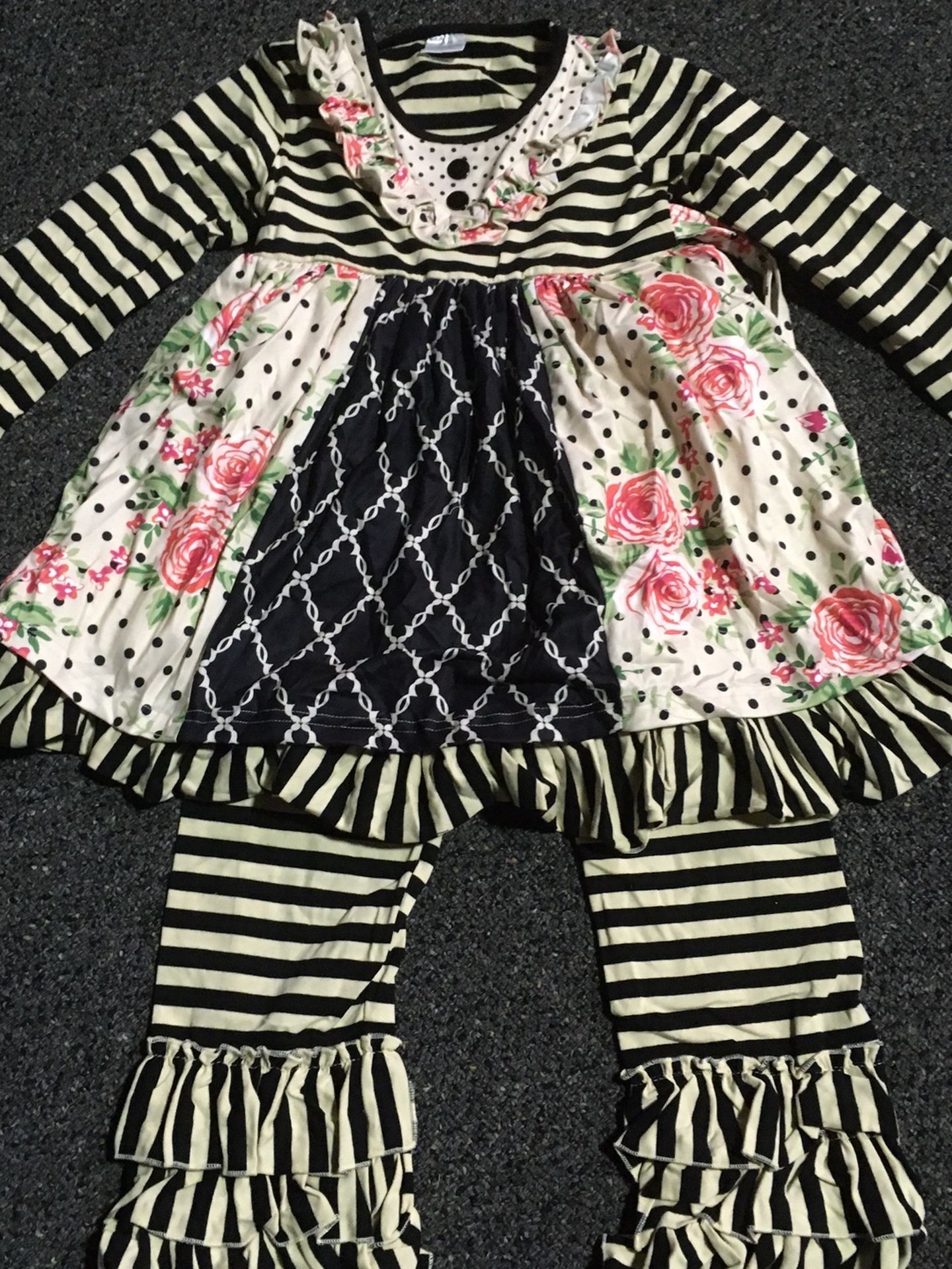 Brand new super cute super soft girls Size Size 7/8 spring Easter 2 piece boutique dress and leggings