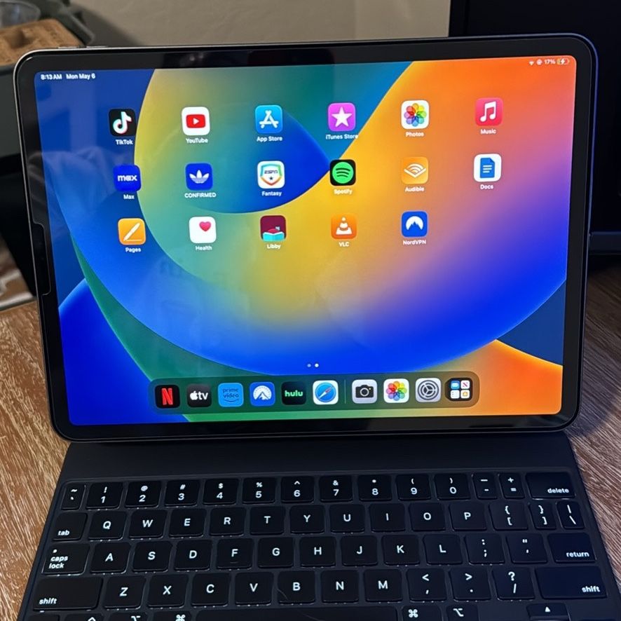 2020 iPad Pro 11” W/Magic Keyboard