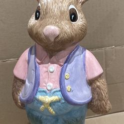 10" Nolee's Rabbit Figurine In A Very Good Conditions 