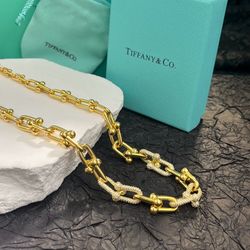 Cuban diamond-encrusted horseshoe buckle ladder necklace