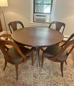 Dining set.
