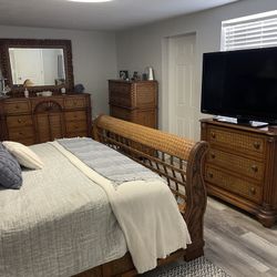 Tommy Bahama Style 10 Piece King Bedroom Set for Sale in Palm City
