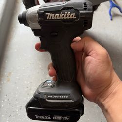 Makita drill w charger & battery