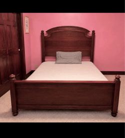 Beautiful Vintage Broyhill Bedroom Queen Bed Home Furniture