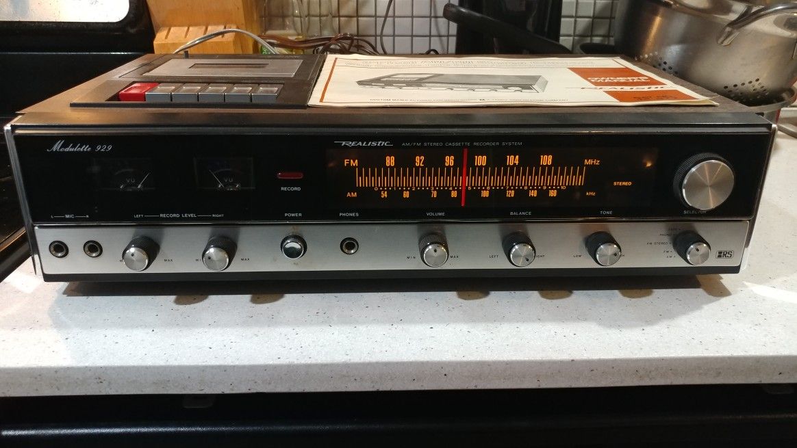 VINTAGE REALISTIC (MODEL NO. 14 -877) HOME STEREO RECEIVER w/ SOLID STATE STEREO PRE-AMPLIFIER!!!