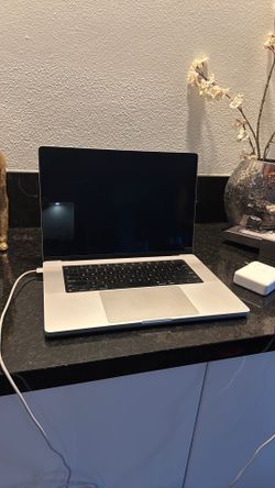 MacBook Pro M1 16 inch 16 GB RAM