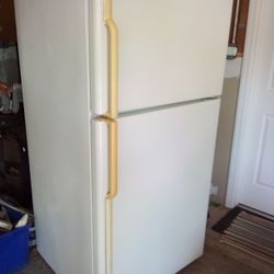 24 Cu/Ft Maytag Refrigerator Freezer