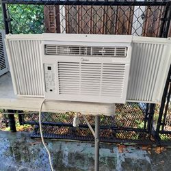 Midea Window Unit 6000BTUs