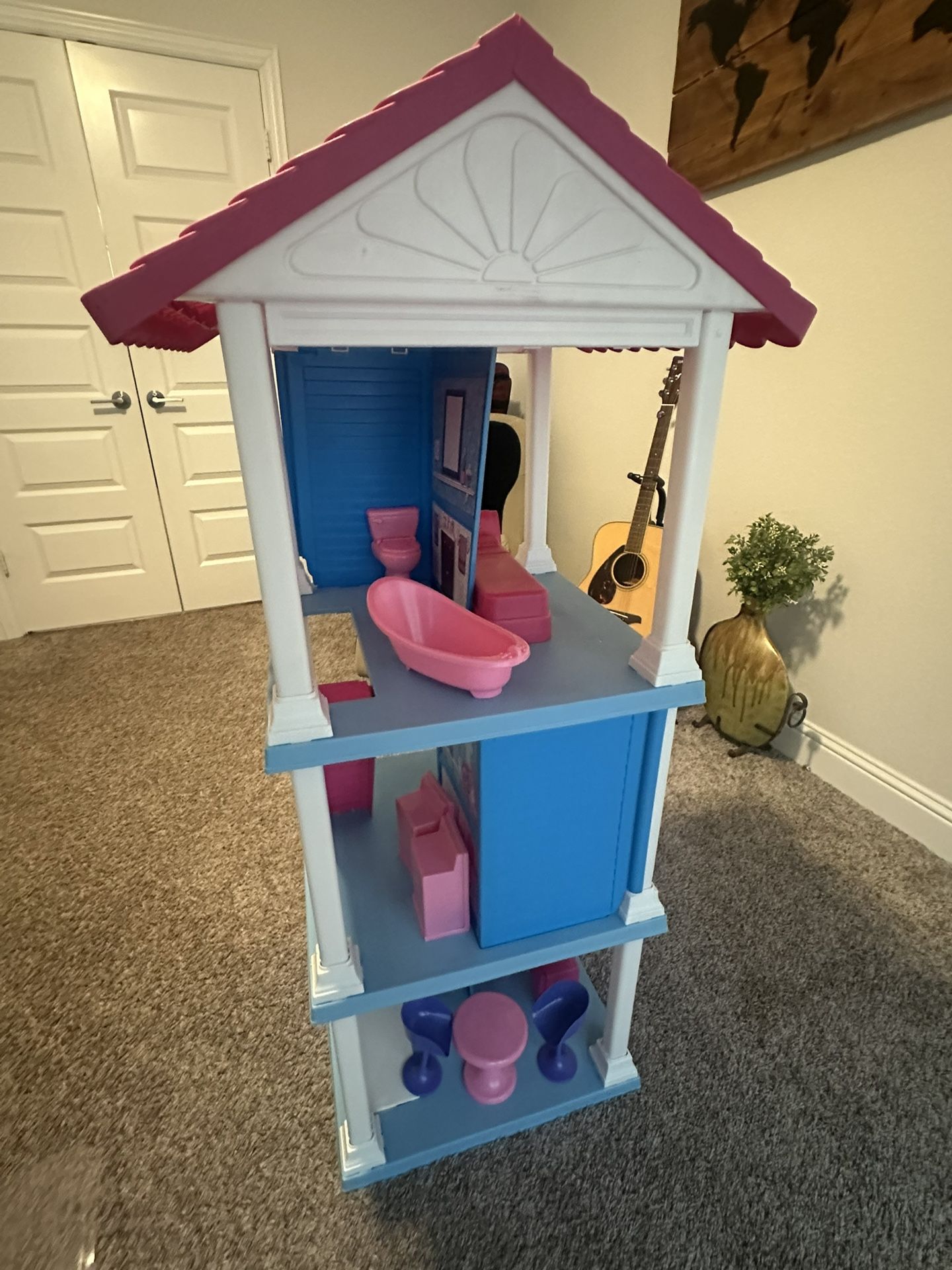 Barbie House with 7 Barbies