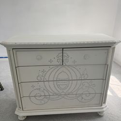 Disney princess Dresser