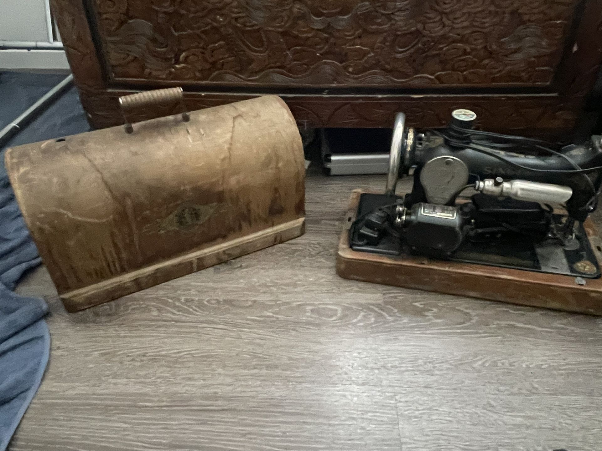 Vintage Singer Sewing Machine 