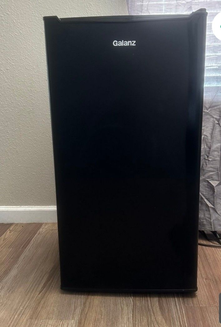 LARGE MINI FRIDGE