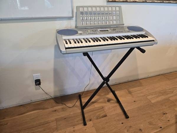 Yamaha PSR-275 Keyboard & Stand