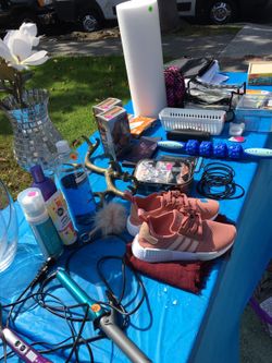 Yard sale today Sunday in Inglewood