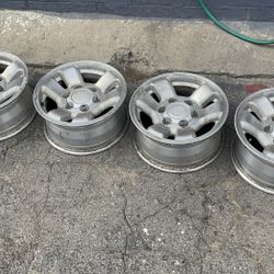 Toyota 15x7 inch aluminum 6 lug truck wheels and caps 4runner, Tacoma, t100
