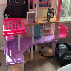 Big Doll House With Dolls 