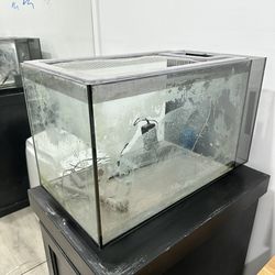 Fluval 13 Gallon With Lid