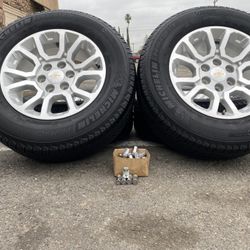CHEVY AND GMC Wheels 265/65/18” Michelin Primacy 