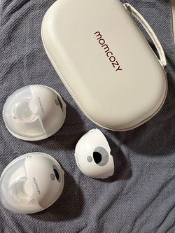 Momcozy Wearable Breast Pump with Case M5