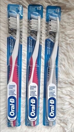 Oral-B Pro-Health Gentle Clean Toothbrushes - 3 Pack New