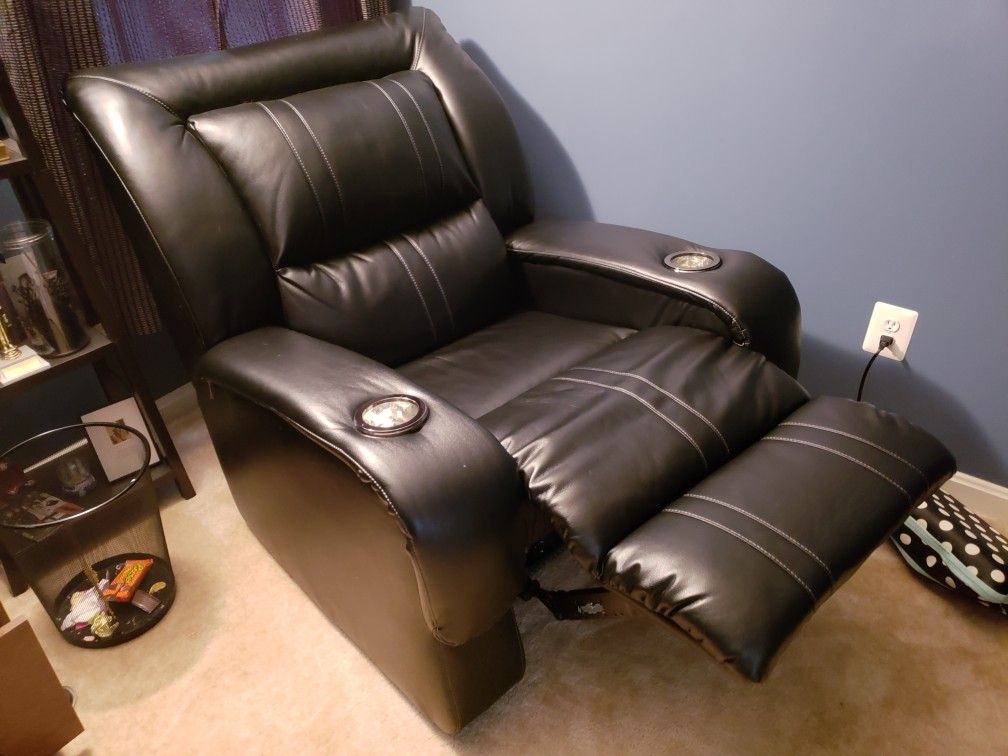 Like New Electric Reclining chair