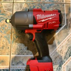 Milwaukee Impact wrench 1\2 (tool only)