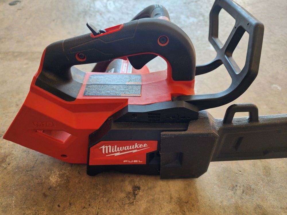 Milwaukee M18 Chainsaw