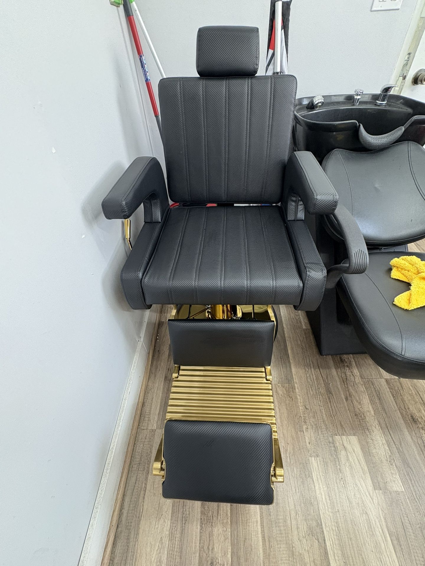 Barber Chair. / New