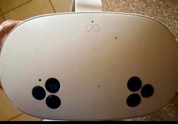 Meta Quest 3S Oculus 128GB - Amazing Condition comes with charger, storage bag and original box