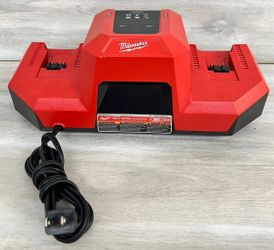 Milwaukee 48-59-1815 M18 Dual Bay Simultaneous Super Charger (PO1021501)