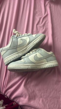 grey nike dunks