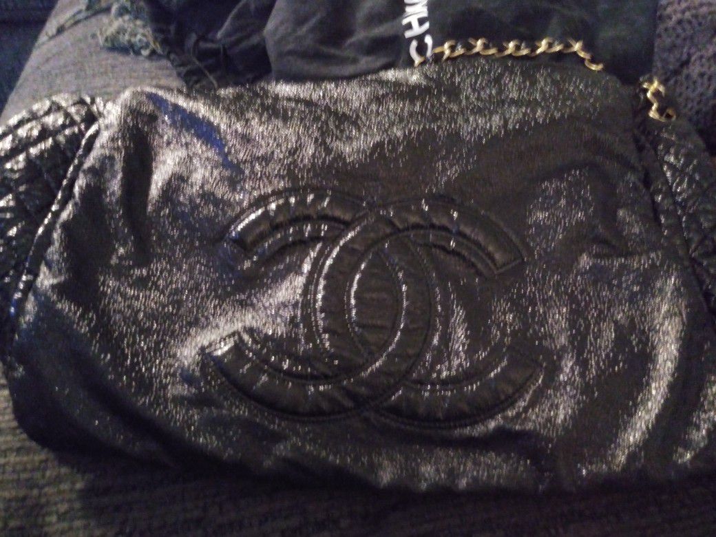 Authentic Chanel Large Purse for Sale in Seattle, WA - OfferUp