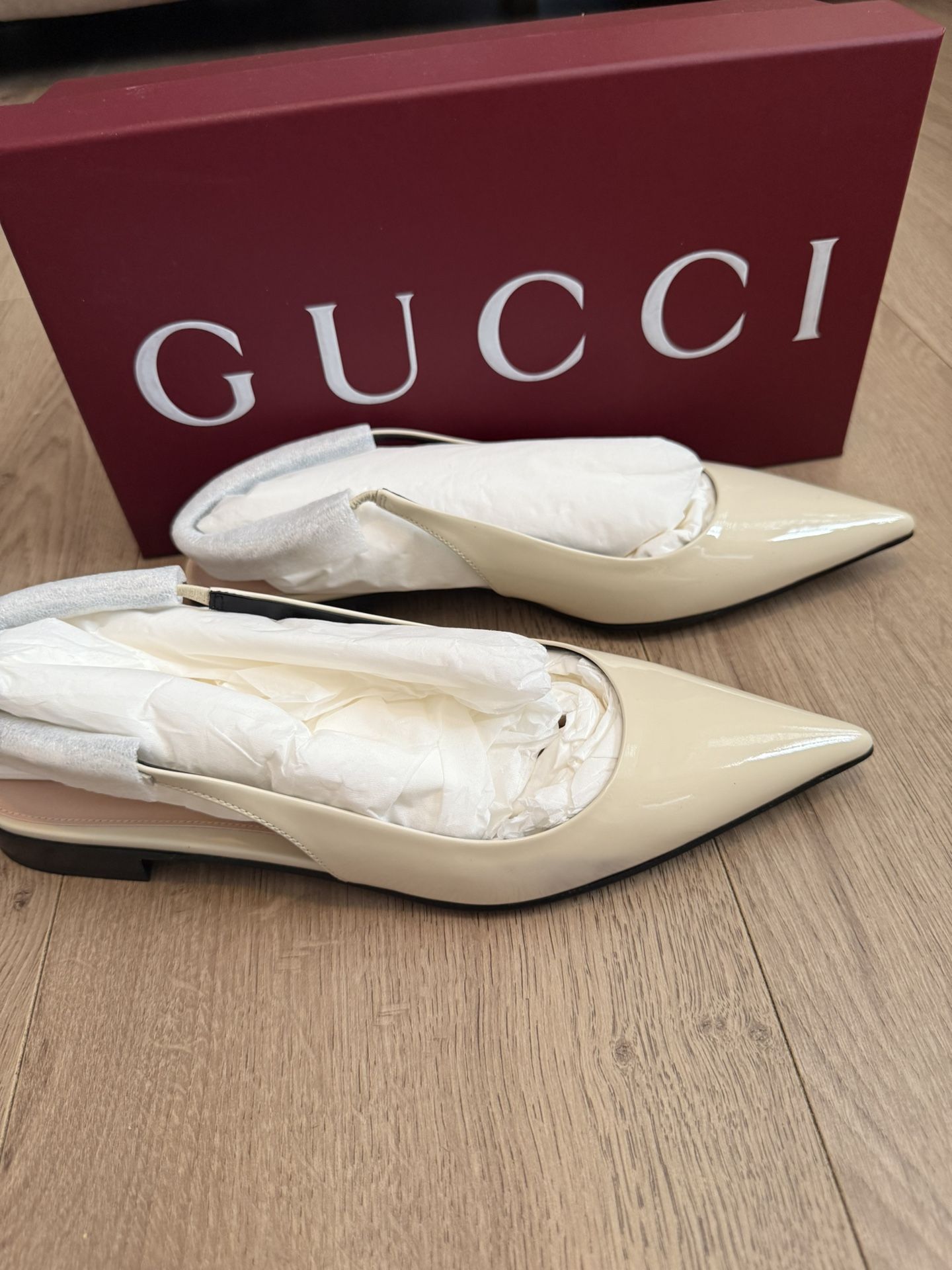 Gucci Signoria Flatback Leather Flats