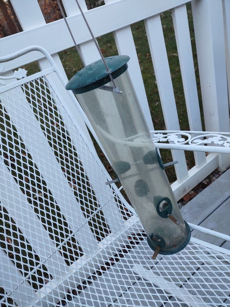 Bird Feeder/ Wild Birds Unlimited..6 Perch Tube4"Diam.