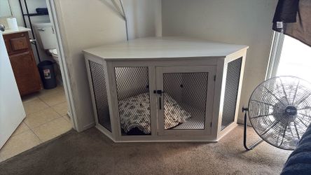 like new  cornered dog pen/ kennel