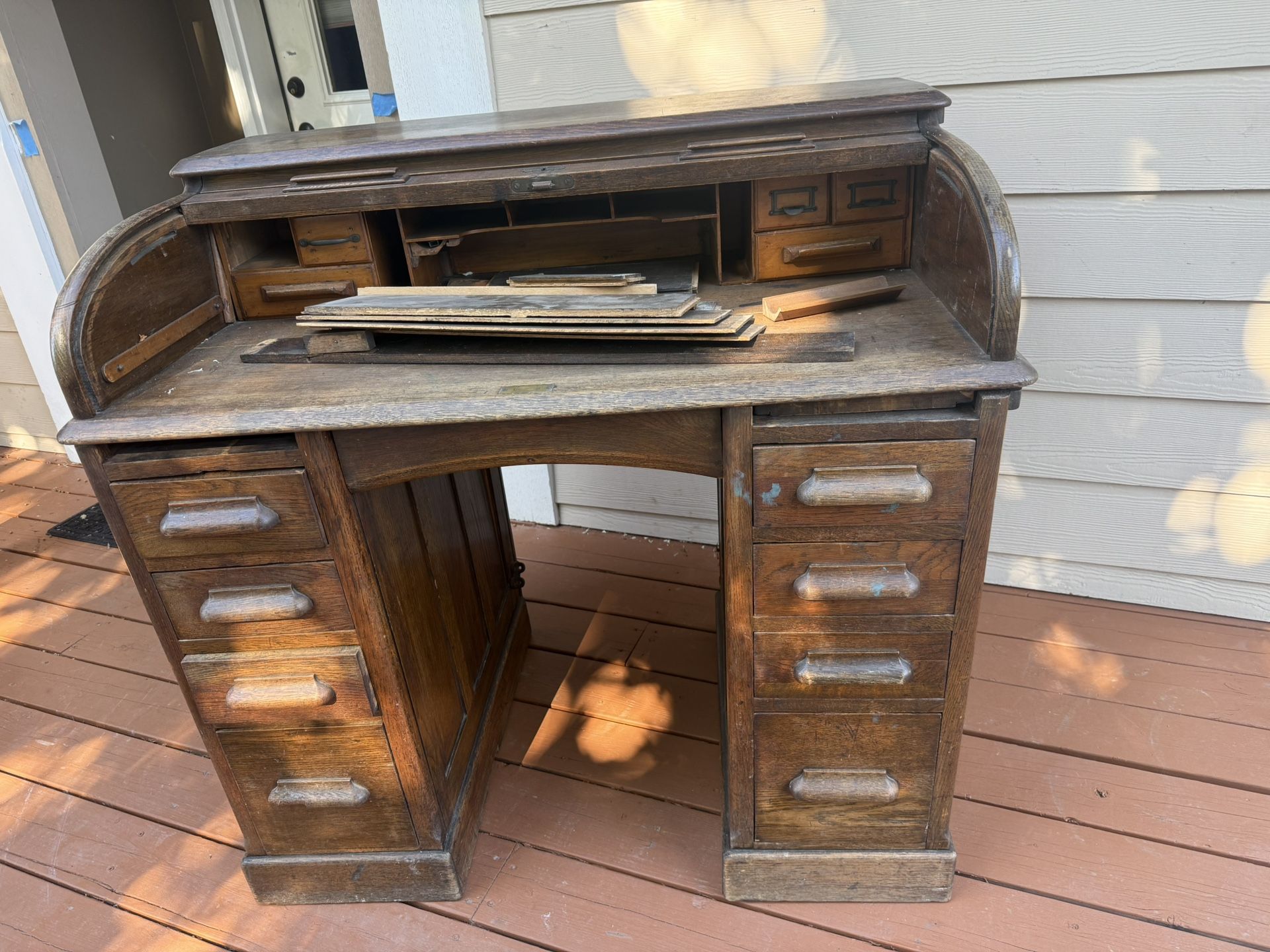Antique Roll Top Desk ***FREE***