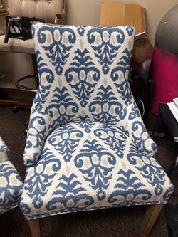 VERY CLEAN NICE CHAIRS