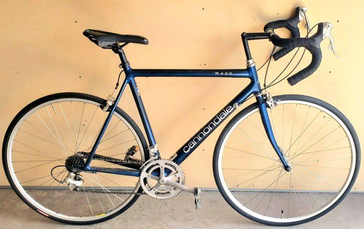 Cannondale 56cm Road Bike - Lightweight - Nice Condition