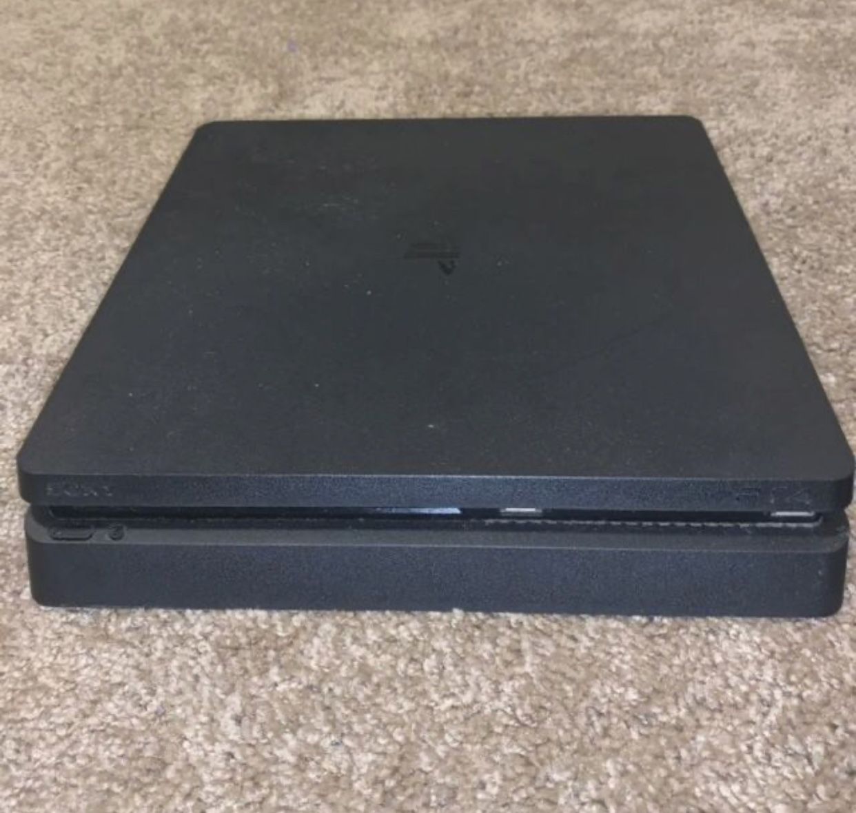 PS4 slim console