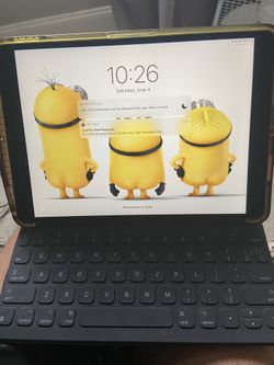 iPad Air 3rd Gen - 64GB - Include Otter box Case Keyboard