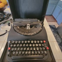 Vintage Remington Rand Typewriter – With Case – Works Great!
