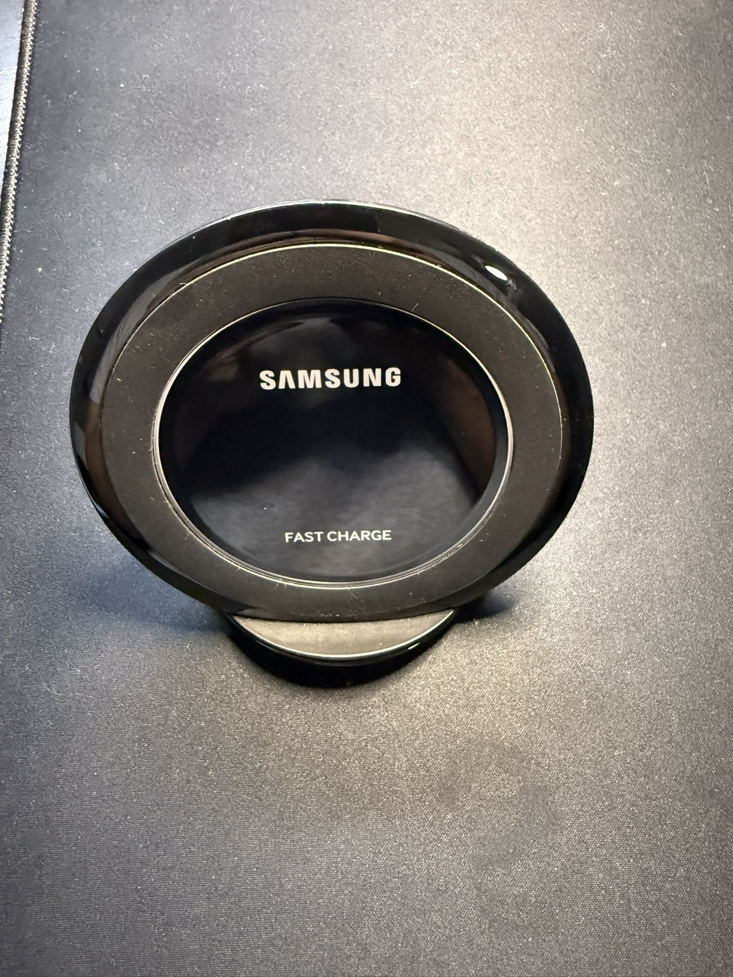 Samsung Fast Wireless Charging Stand (EP-NG930)