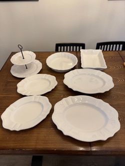 7 piece serving set platters, bowls, dessert stand