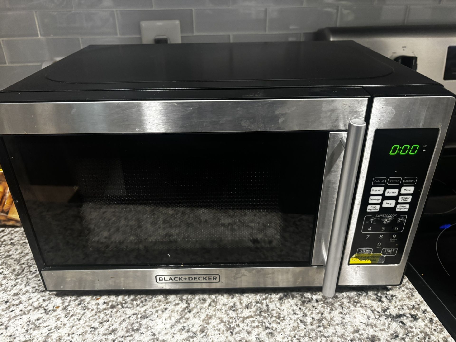 Microwave 700W black And Decker