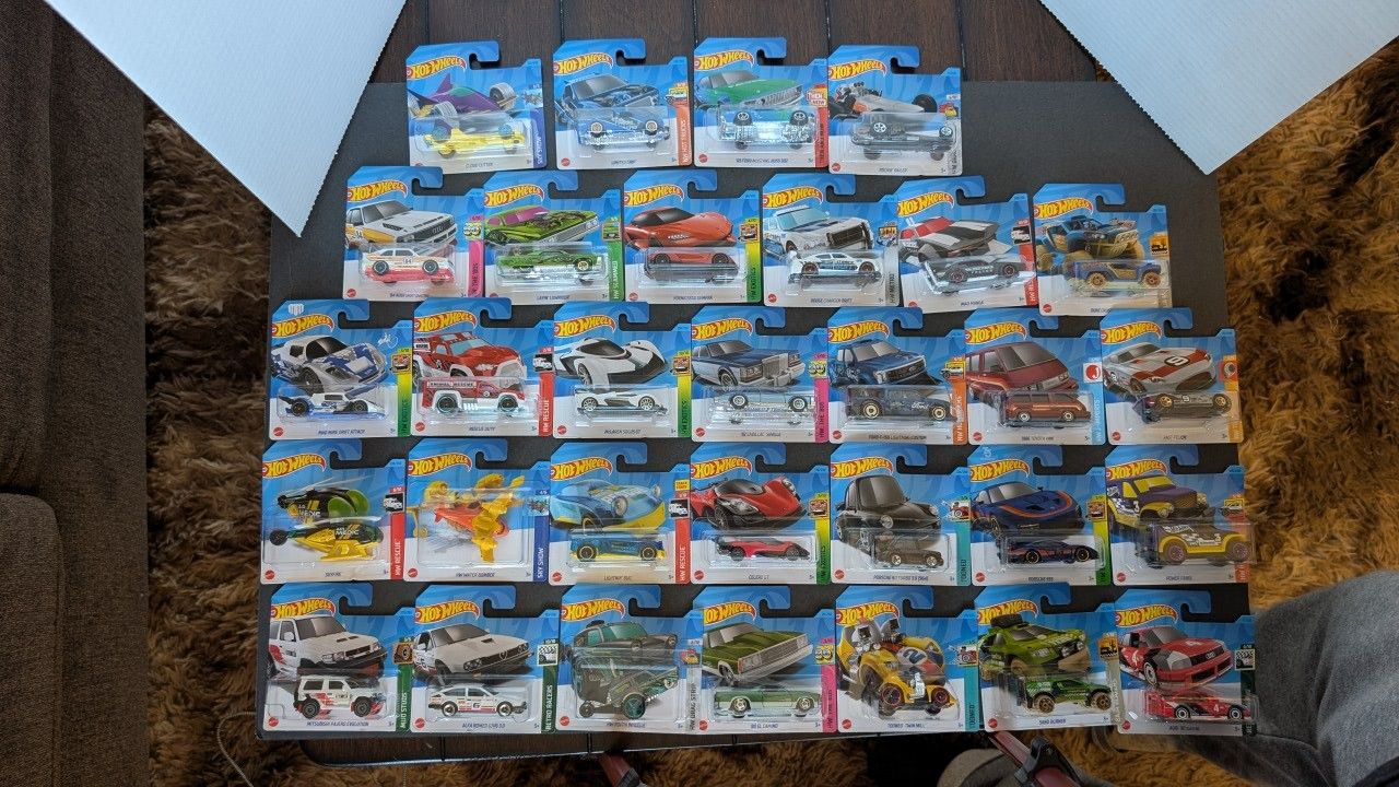 Lot Of 31 Mainline Hot Wheels