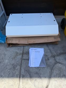 New frigidaire 30” cabinet range hood / campana nueva solo tiene un pequeño detalle abaja un jolpecito nada grave se puede areglar pido $70 as is